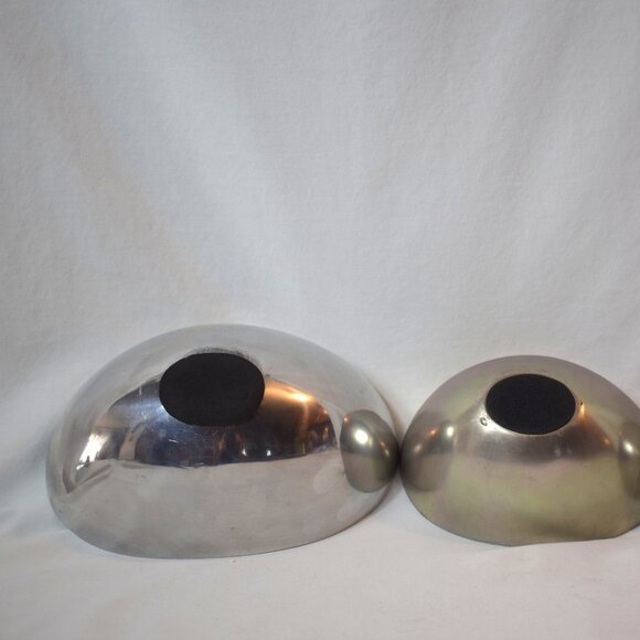 Set of 3 Vintage Metal and Red Enamel Bowls Set of 3 - Picture 9 of 12